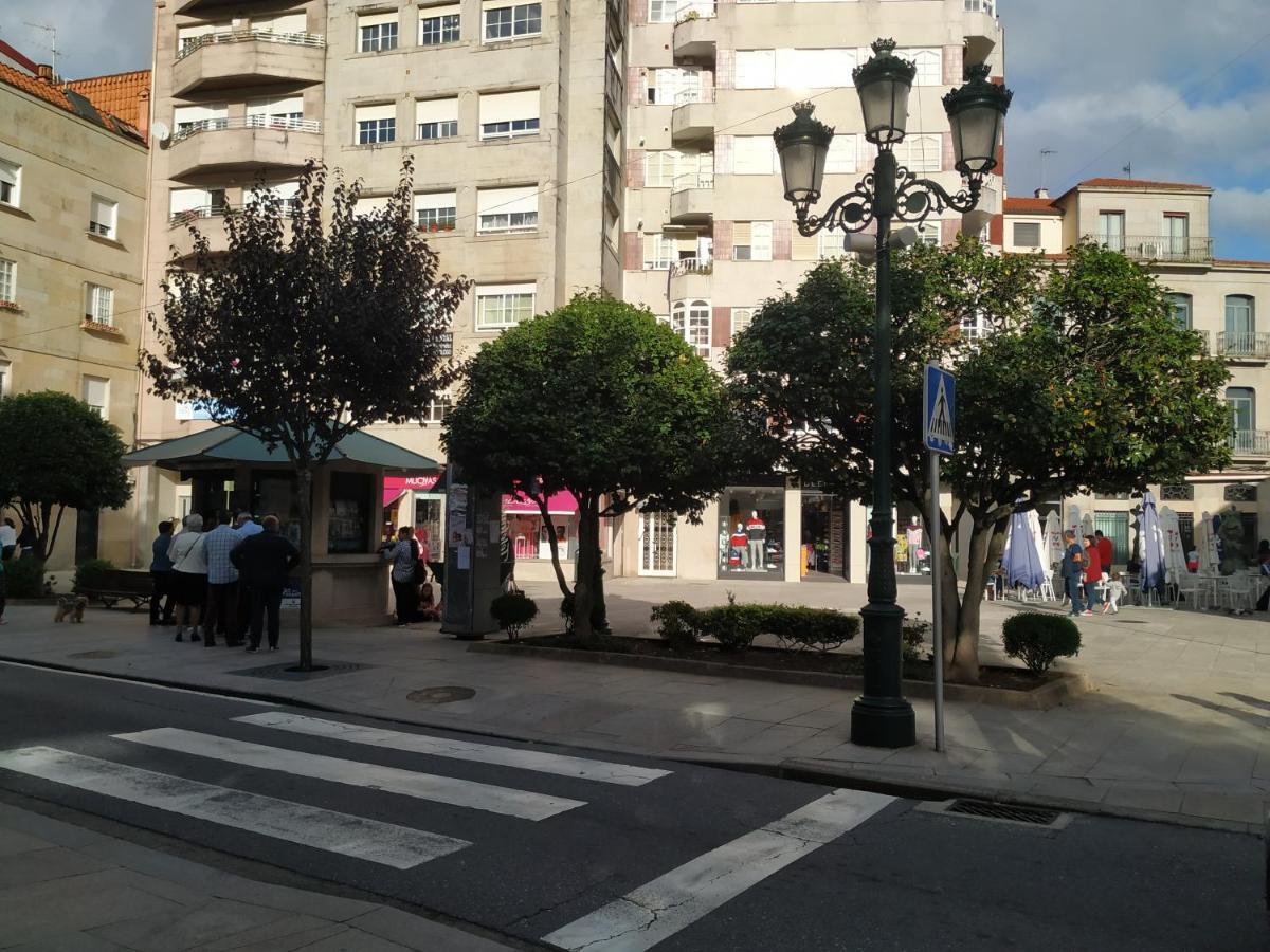 El Piso de la Placita Redondela Exterior foto